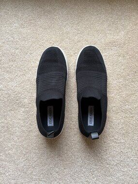 Steve Madden Sneakers (Size 7.5)